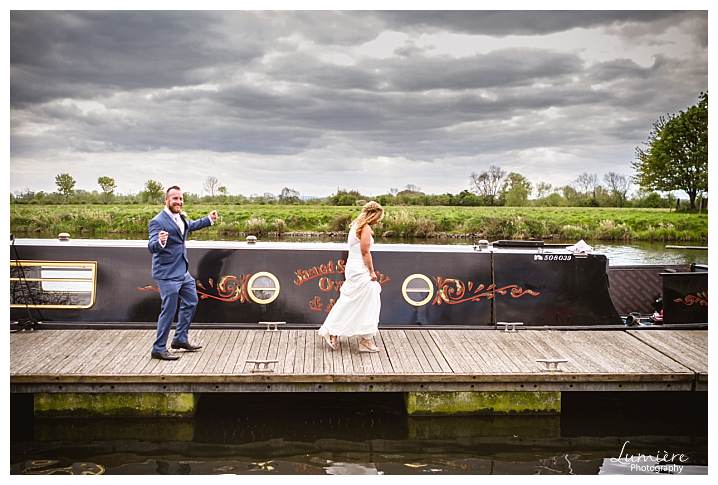 Trent-Lock-Pub-wedding-Lumiere-Photography_0106
