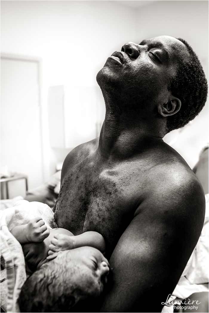 birth photographer nottingham with daddy