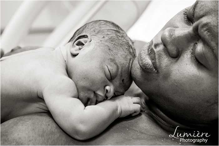 birth photographer nottingham with mummy